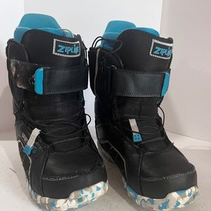 Boys Snowboard boots Size 6